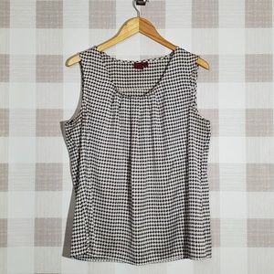 Classic Houndstooth Shell Top